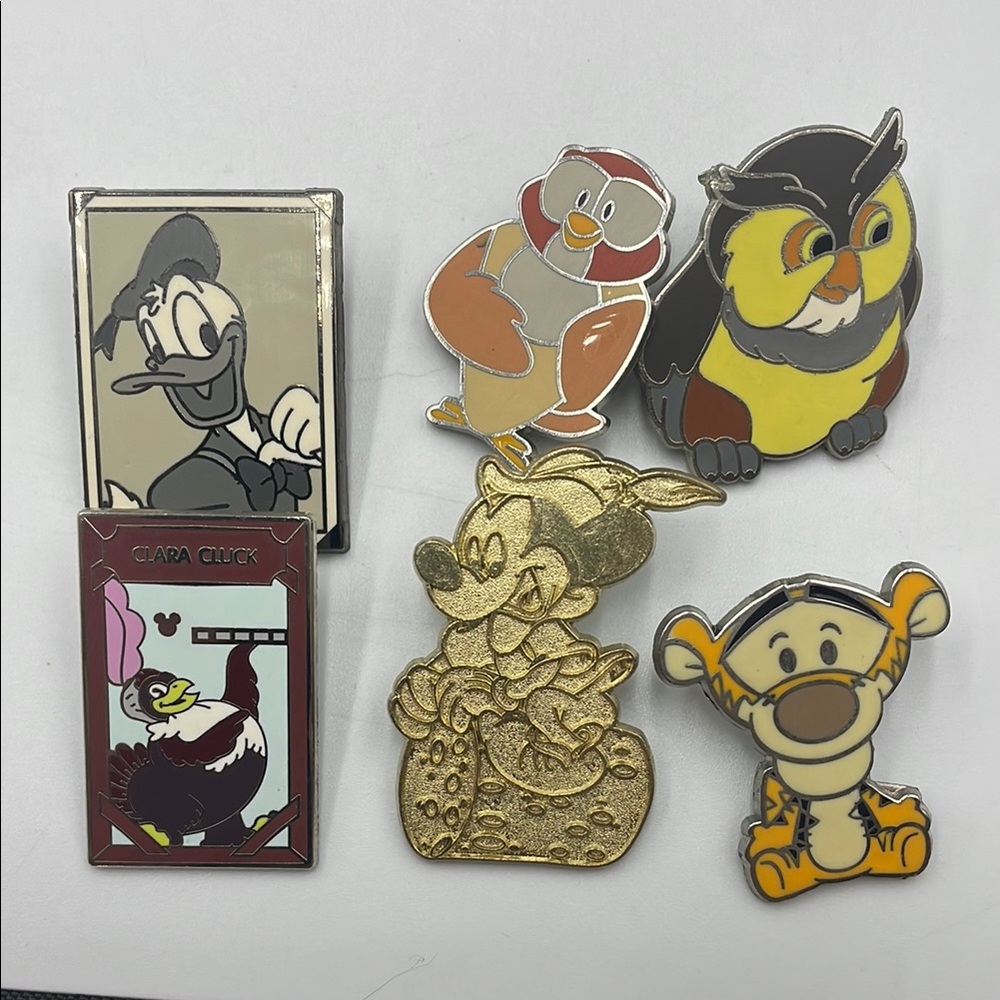 Disney Character Pin Set Donald Duck hidden Mickey 
Tigger owl